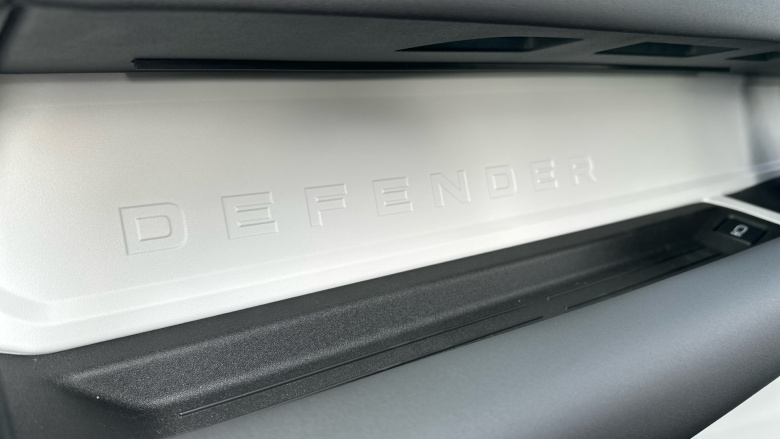 Land Rover Defender 3.0 D350 X-Dynamic SE 110 5dr Auto Diesel Estate